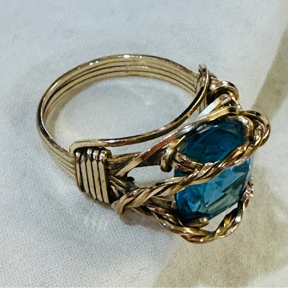 Twisted Golden Brass Wire Ring with Turquoise Colored Blue Stone Size 7 - Picture 4 of 10